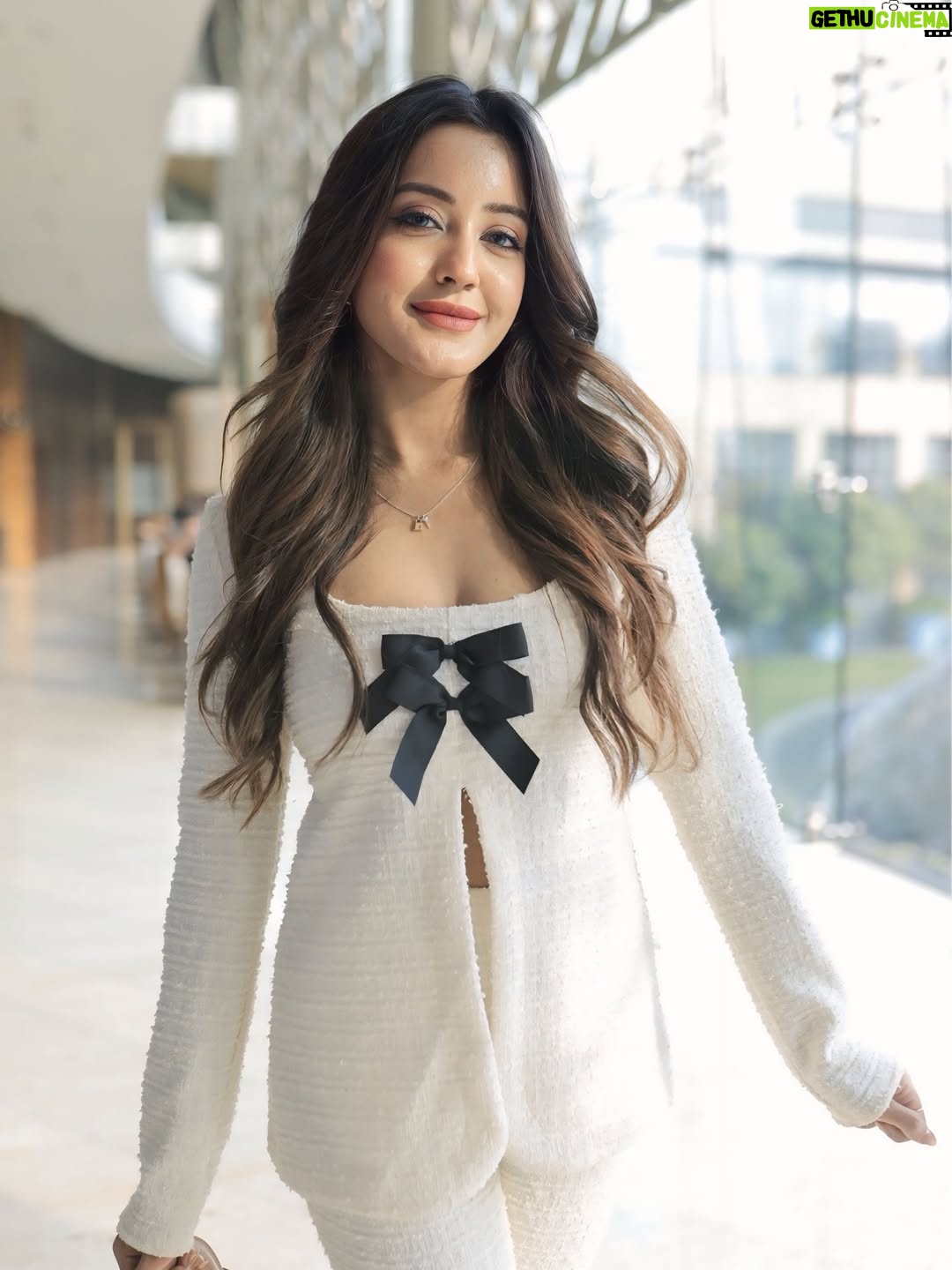 Insha Ghai - 9.4K Likes - So many of you asked about this look 🤍
Comment LINK and I’ll send you the outfit link 🔗 

[co ord set, monochrome outfit, winter outfit, classy outfit, neutral tones, tailored look, chic outfit, timeless style, minimal fashion, elegant fit]