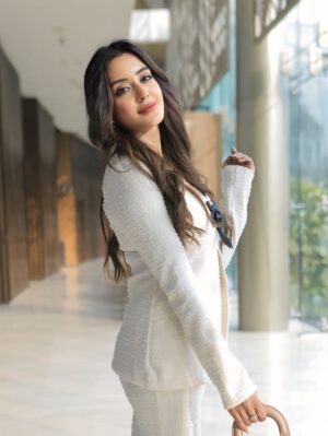 Insha Ghai Instagram - So many of you asked about this look 🤍
Comment LINK and I’ll send you the outfit link 🔗 

[co ord set, monochrome outfit, winter outfit, classy outfit, neutral tones, tailored look, chic outfit, timeless style, minimal fashion, elegant fit]