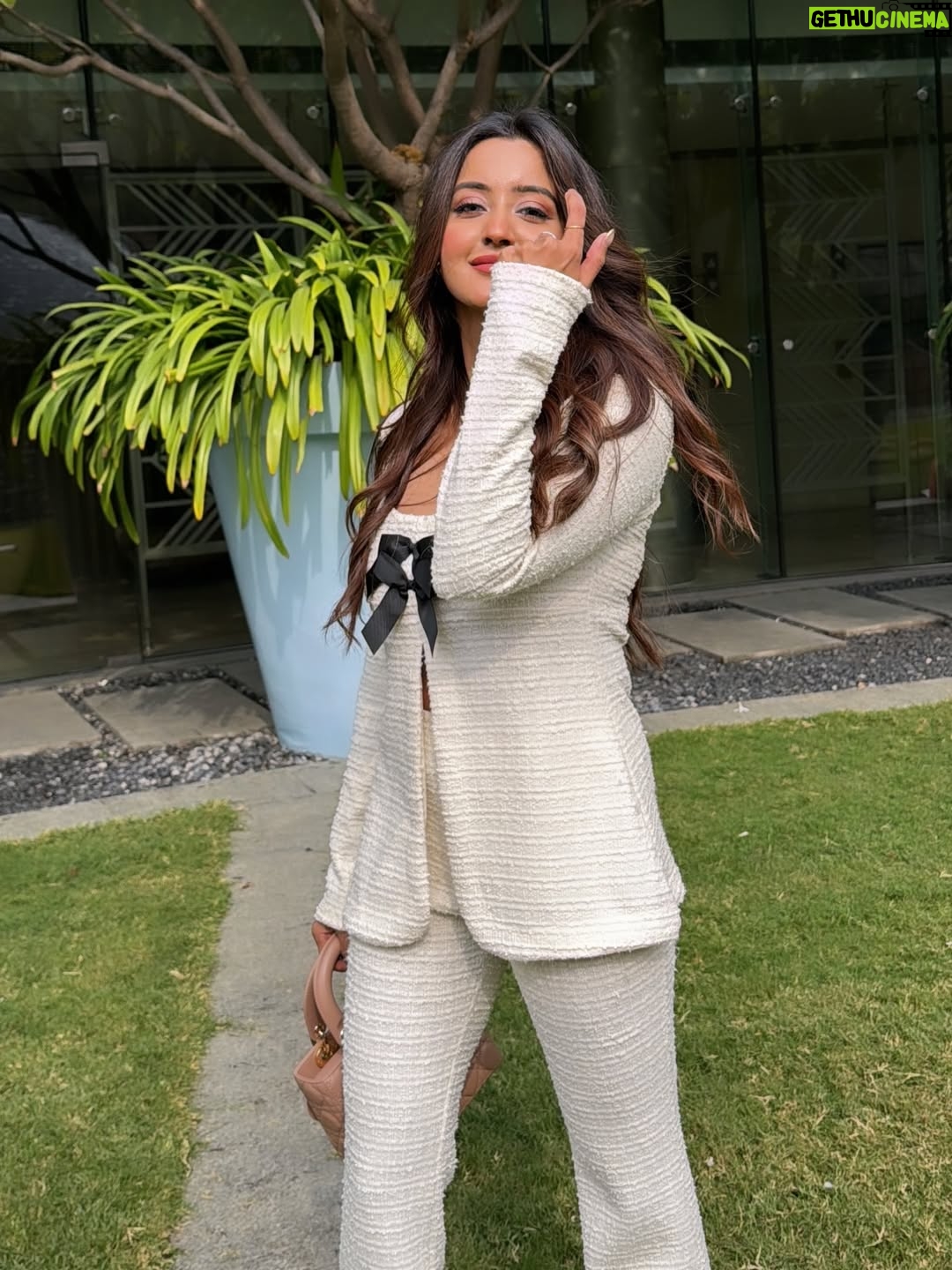 Insha Ghai - 9.4K Likes - So many of you asked about this look 🤍
Comment LINK and I’ll send you the outfit link 🔗 

[co ord set, monochrome outfit, winter outfit, classy outfit, neutral tones, tailored look, chic outfit, timeless style, minimal fashion, elegant fit]