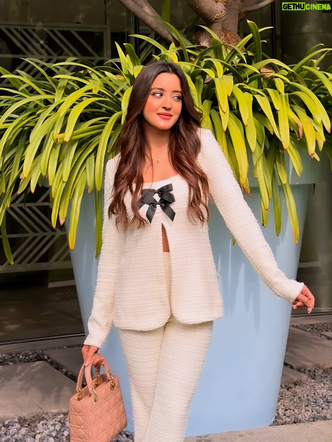 Insha Ghai - 9.4K Likes - So many of you asked about this look 🤍
Comment LINK and I’ll send you the outfit link 🔗 

[co ord set, monochrome outfit, winter outfit, classy outfit, neutral tones, tailored look, chic outfit, timeless style, minimal fashion, elegant fit]