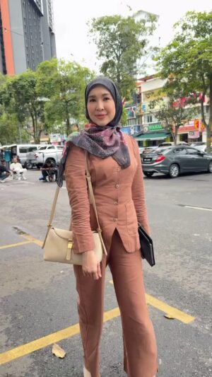 Intan Ladyana Instagram - In between takes 🎬

My outfit & shoes from @poplook 😍 

#DendamSeorangMentua #MIGProduction #BambamStudios