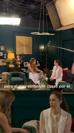 Irán Castillo Instagram - Nuria se abre sin saber quién la está escuchando realmente. Confiesa lo que aún siente mientras recibe consejos de alguien que juega del lado contrario. A veces la verdad se dice justo frente a la persona menos indicada.
¿Qué crees que termine pasando con la historia de Nuria? #MiVerdadOculta de lunes a viernes 6:30 p.m. MEX #ConLasEstrellas 
@cmlaguillo ❤️‍🔥🍂