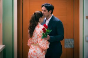 Irán Castillo Instagram - Juanjo llega con flores y se encuentra con una decisión que duele más que cualquier ausencia. Para Nuria, el amor no puede estar por encima de lo más importante en su vida.
¿Crees que este adiós sea definitivo o solo una pausa obligada? #MiVerdadOculta de lunes a viernes 6:30 p.m. MEX #ConLasEstrellas 
@cmlaguillo ❤️‍🔥🍂