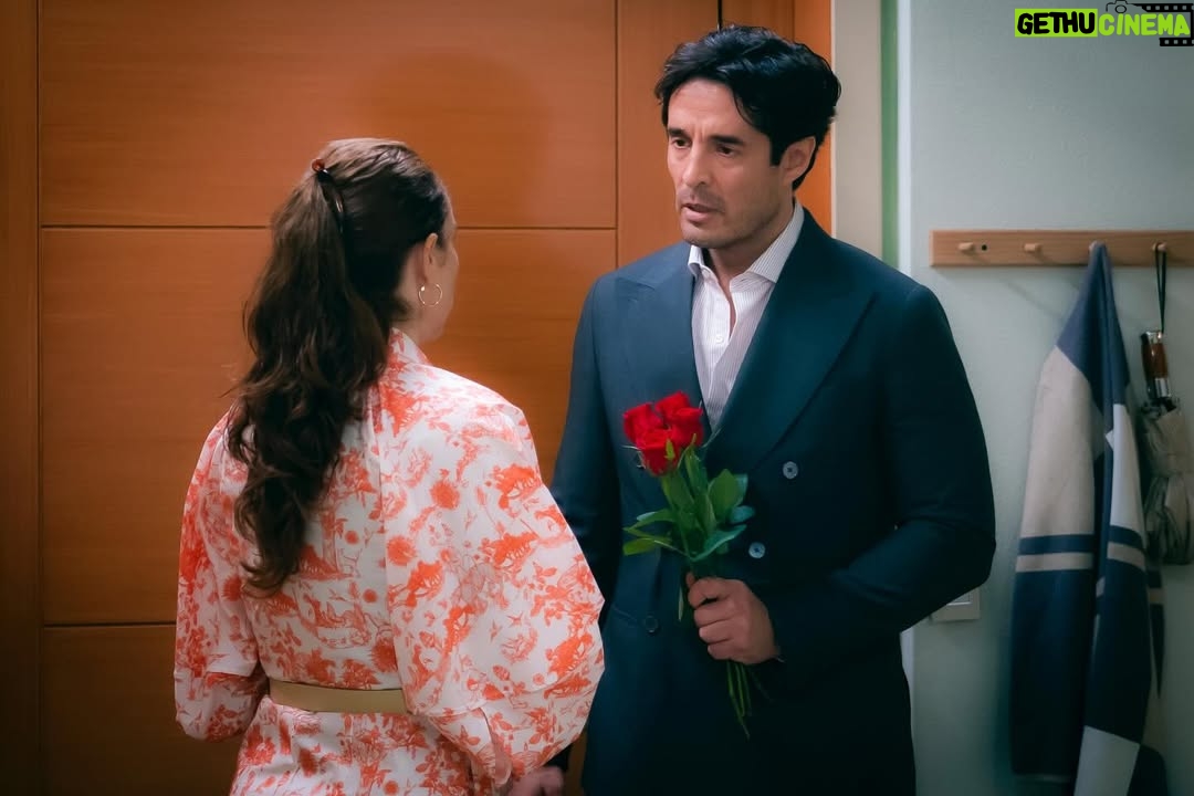 Irán Castillo - 549 Likes - Juanjo llega con flores y se encuentra con una decisión que duele más que cualquier ausencia. Para Nuria, el amor no puede estar por encima de lo más importante en su vida.
¿Crees que este adiós sea definitivo o solo una pausa obligada? #MiVerdadOculta de lunes a viernes 6:30 p.m. MEX #ConLasEstrellas 
@cmlaguillo ❤️‍🔥🍂