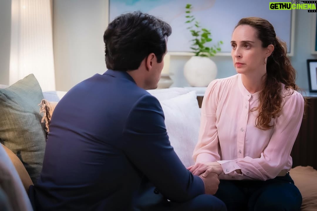 Irán Castillo - 549 Likes - Después de días de silencio, Juan José va a buscar a Nuria y deja claro que no piensa alejarse, aunque Íñigo haya amenazado. Lo que viene no será fácil.
¿Te emociona ver esta nueva etapa de Nuria y Juanjo? #MiVerdadOculta de lunes a viernes 6:30 p.m. MEX #ConLasEstrellas 
@cmlaguillo ❤️‍🔥🍂