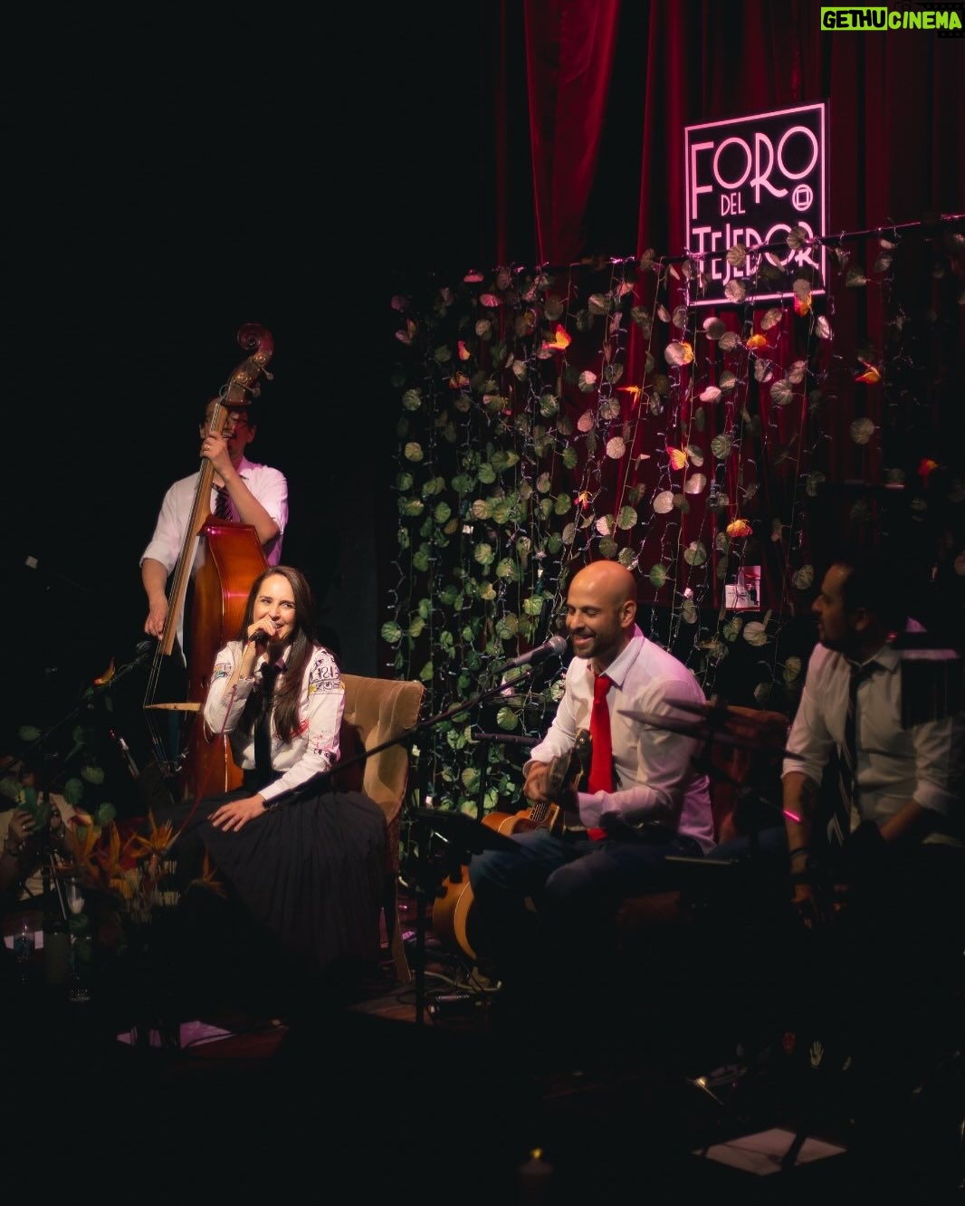 Irán Castillo - 3.3K Likes - Gracias a todos los que fueron ayer @forodeltejedor !
Siempre un gusto cantar aquí! Gracias a todo el equipo del Tejedor !
Gracias a mis amigos ,mis fans ,mi familia por tanto amor y cariño !🥰 
Gracias @polymath.quixotic por hacer esto posible ,por tus fotos y por la decoración, @darinamx gracias amiga también por tu apoyo !
Éxito con tu sencillo!🥰🙏🎤
Gracias @izcacel @jc_aguifran @pepedomon son buenazos !!🎸🎉🎼
Gracias mami por siempre apoyarme y por tu amor @mpinzon5290 
Gracias @pepe.ramosb es un deleite verte ahí mandando todo tu amor y contención !
Los amo a todos 🥰🙏💕❤️