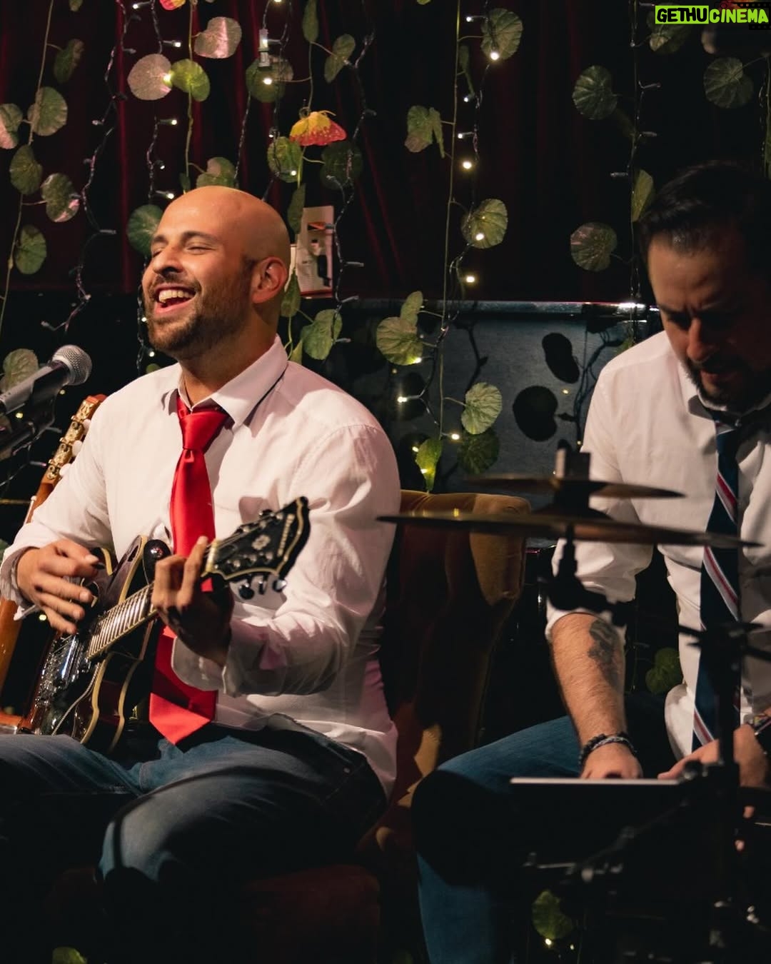 Irán Castillo - 3.3K Likes - Gracias a todos los que fueron ayer @forodeltejedor !
Siempre un gusto cantar aquí! Gracias a todo el equipo del Tejedor !
Gracias a mis amigos ,mis fans ,mi familia por tanto amor y cariño !🥰 
Gracias @polymath.quixotic por hacer esto posible ,por tus fotos y por la decoración, @darinamx gracias amiga también por tu apoyo !
Éxito con tu sencillo!🥰🙏🎤
Gracias @izcacel @jc_aguifran @pepedomon son buenazos !!🎸🎉🎼
Gracias mami por siempre apoyarme y por tu amor @mpinzon5290 
Gracias @pepe.ramosb es un deleite verte ahí mandando todo tu amor y contención !
Los amo a todos 🥰🙏💕❤️
