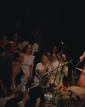 Irán Castillo Instagram - Gracias a todos los que fueron ayer @forodeltejedor !
Siempre un gusto cantar aquí! Gracias a todo el equipo del Tejedor !
Gracias a mis amigos ,mis fans ,mi familia por tanto amor y cariño !🥰 
Gracias @polymath.quixotic por hacer esto posible ,por tus fotos y por la decoración, @darinamx gracias amiga también por tu apoyo !
Éxito con tu sencillo!🥰🙏🎤
Gracias @izcacel @jc_aguifran @pepedomon son buenazos !!🎸🎉🎼
Gracias mami por siempre apoyarme y por tu amor @mpinzon5290 
Gracias @pepe.ramosb es un deleite verte ahí mandando todo tu amor y contención !
Los amo a todos 🥰🙏💕❤️