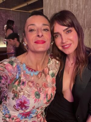 Irene Arcos Instagram - Mucho Modern Love en esta 4ª temporada de #MachosAlfa , Ya disponible en @netflixes !!
Qué bien me lo he pasado por aquí!
 🙏🏼❤️ @alber_caballero  @lauracaballero_