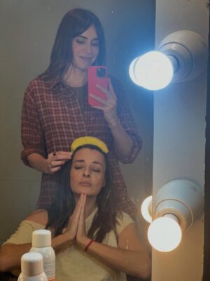 Irene Arcos Instagram - Mucho Modern Love en esta 4ª temporada de #MachosAlfa , Ya disponible en @netflixes !!
Qué bien me lo he pasado por aquí!
 🙏🏼❤️ @alber_caballero  @lauracaballero_