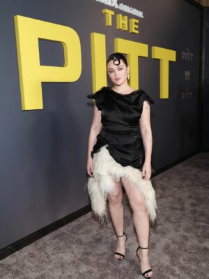 Isa Briones Instagram - the black *swan of the ER
s2 tonight!!! #thepitt