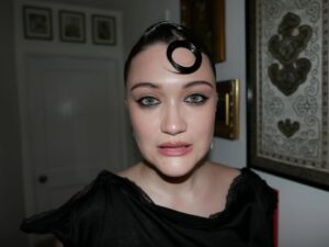 Isa Briones Instagram - the black *swan of the ER
s2 tonight!!! #thepitt