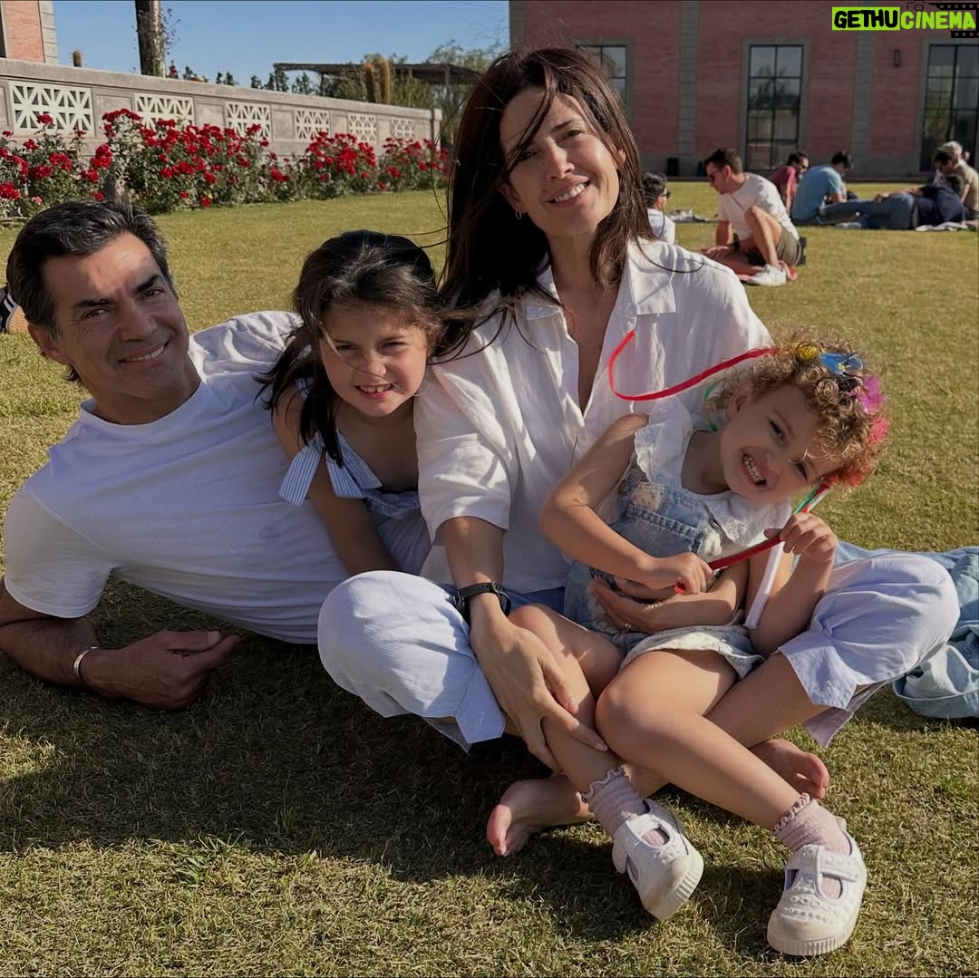 Isabel Macedo - 14K Likes - CAFAYATE,SALTA. MI FAMILIA. 
🙌🏼❤️🙌🏼🇦🇷