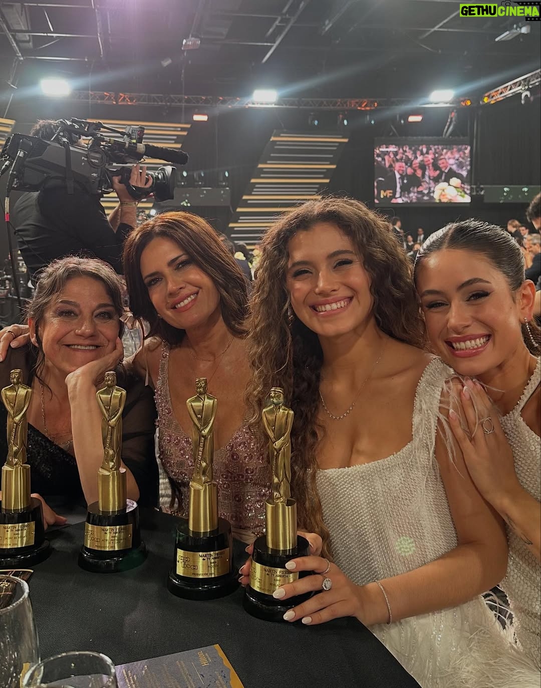 Isabel Macedo - 15.9K Likes - MF 2025
La fiesta de la tele 
@byjorgerey 
@sochiherrera 
@rickysarkany 
@jeanpierrejoyeros
@hiltonbuenosaires 
@telefe