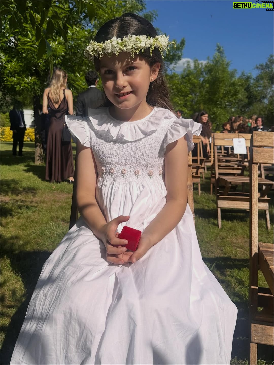 Isabel Macedo - 51.5K Likes - L’amour💫🤍

💫Los vestidos de las chicas son de @malena_smock 
💫Y mi vestido soñado es de mi amado @byjorgerey
