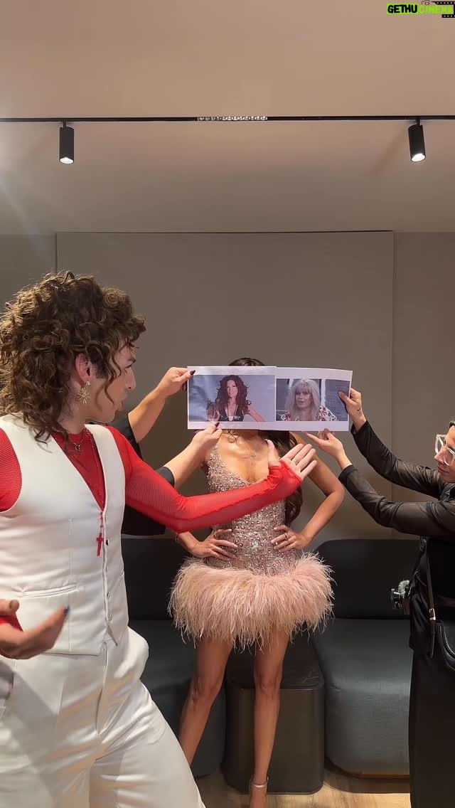 Isabel Macedo - 23.2K Likes - PERDÓN DIGO A EN UNA REINA DE TODO 😂😂😂😂 
Diversión nunca nos falta @isabelmacedophoto ❤️‍🔥❤️‍🔥