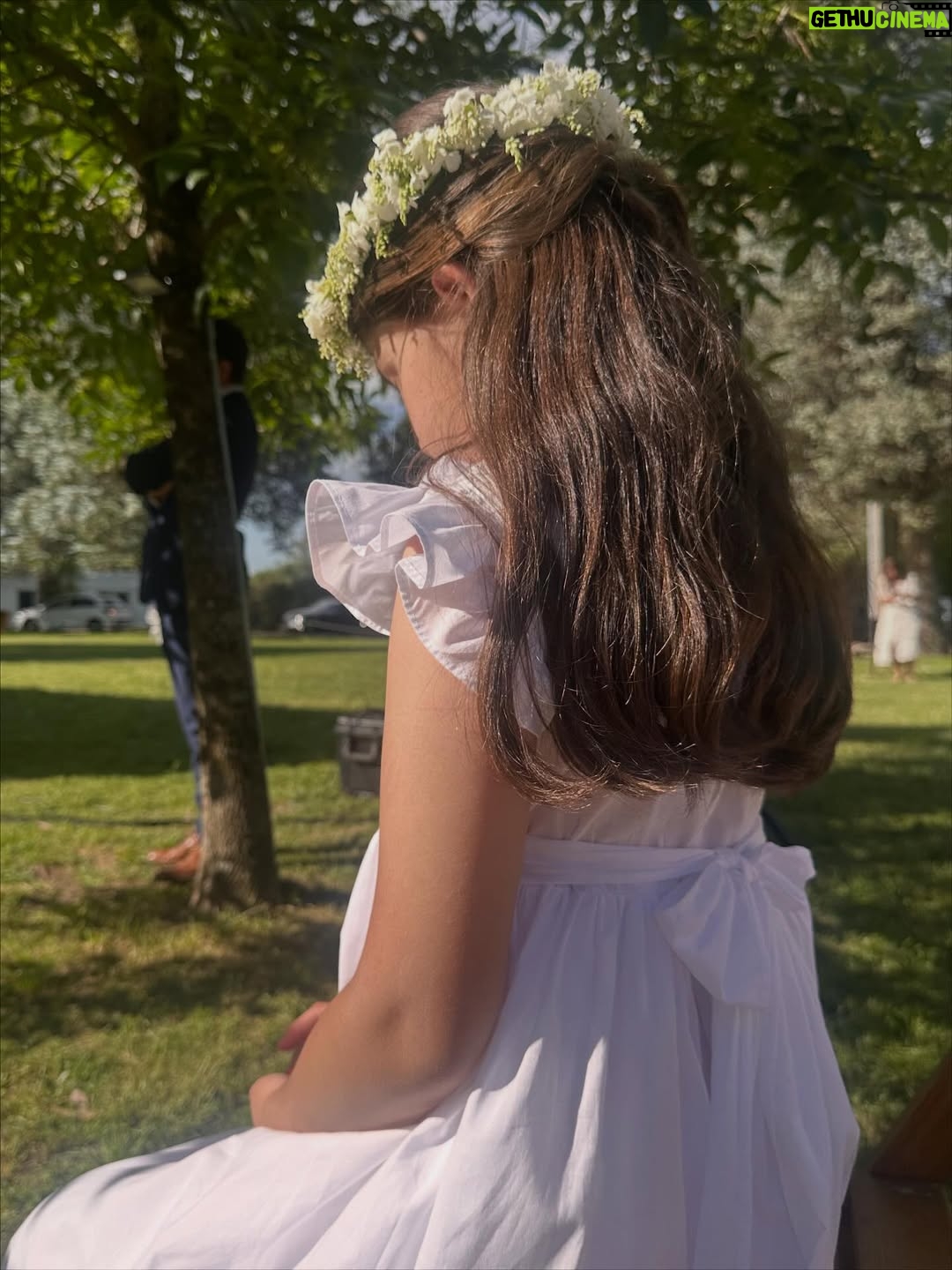 Isabel Macedo - 51.5K Likes - L’amour💫🤍

💫Los vestidos de las chicas son de @malena_smock 
💫Y mi vestido soñado es de mi amado @byjorgerey