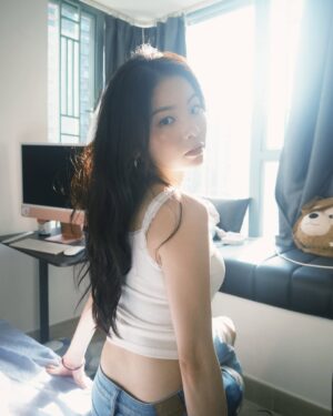 Isabella Chan Instagram - 事隔2年終於又鎖左條匙獨留在家，謝謝 @kaaying219 收留 

P.s 準備回家靜候業主營救 🈶✌🏻👼🏻