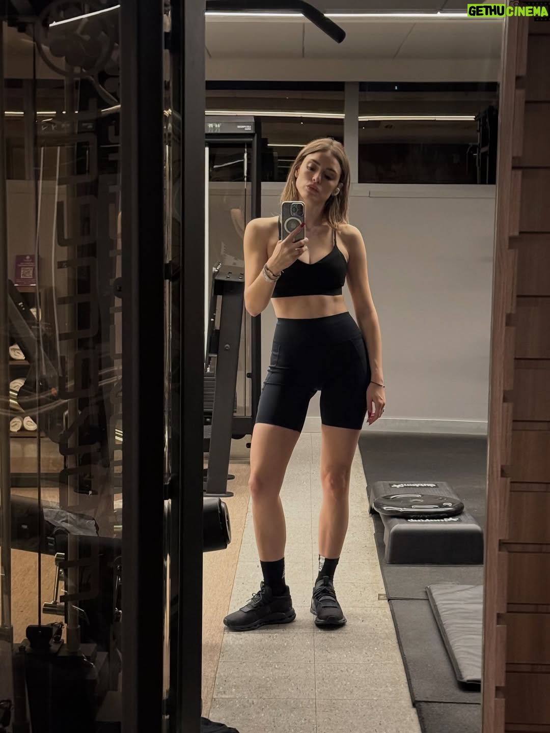 Isabelle Drummond - 119.8K Likes - meu mundo se tornou um misto de bota, pamonha, sertanejo e muita alegria que tem nesta terra. Alguma sugestão do que fazer e conhecer aqui em Goiânia?