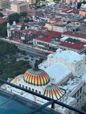 Isabelle Racicot Instagram - Mexico City! 

Quelle ville fascinante…pour son histoire, son architecture, ses grands espaces verts et ses restaurants ! J’ai marché, j’ai observé et j’ai trop mangé!!!!! Du centre historique, au quartier de Polanco en passant par la maison de Frida Kahlo à Coyoacan! J’ai tout aimé. 

À refaire !!