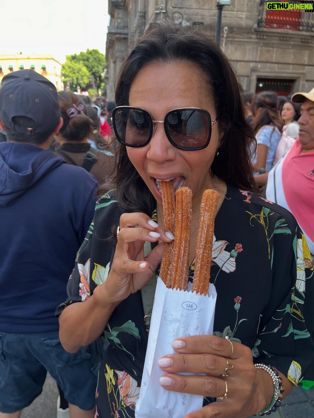 Isabelle Racicot - 1K Likes - Mexico City! 

Quelle ville fascinante…pour son histoire, son architecture, ses grands espaces verts et ses restaurants ! J’ai marché, j’ai observé et j’ai trop mangé!!!!! Du centre historique, au quartier de Polanco en passant par la maison de Frida Kahlo à Coyoacan! J’ai tout aimé. 

À refaire !!
