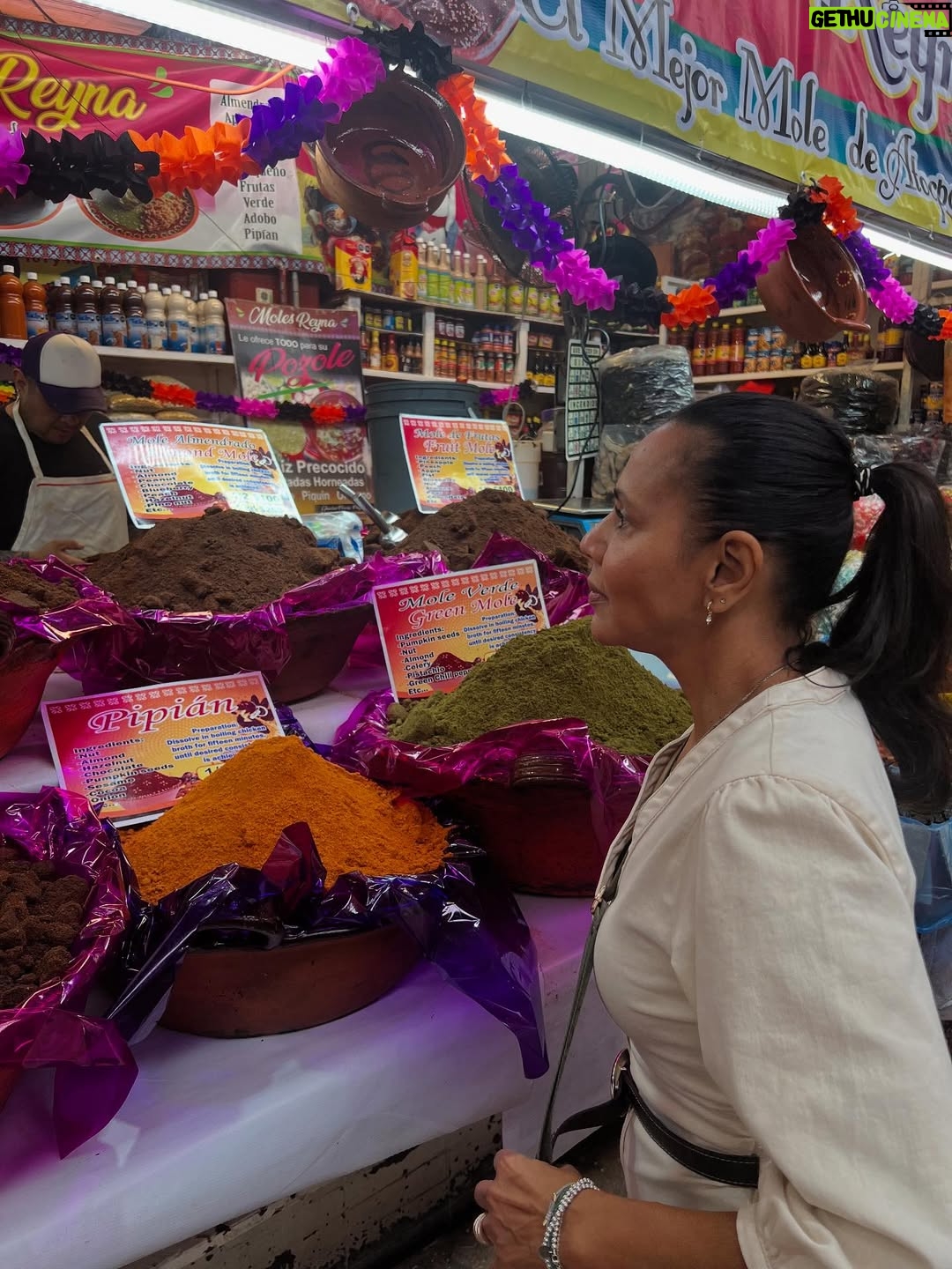 Isabelle Racicot - 1K Likes - Mexico City! 

Quelle ville fascinante…pour son histoire, son architecture, ses grands espaces verts et ses restaurants ! J’ai marché, j’ai observé et j’ai trop mangé!!!!! Du centre historique, au quartier de Polanco en passant par la maison de Frida Kahlo à Coyoacan! J’ai tout aimé. 

À refaire !!