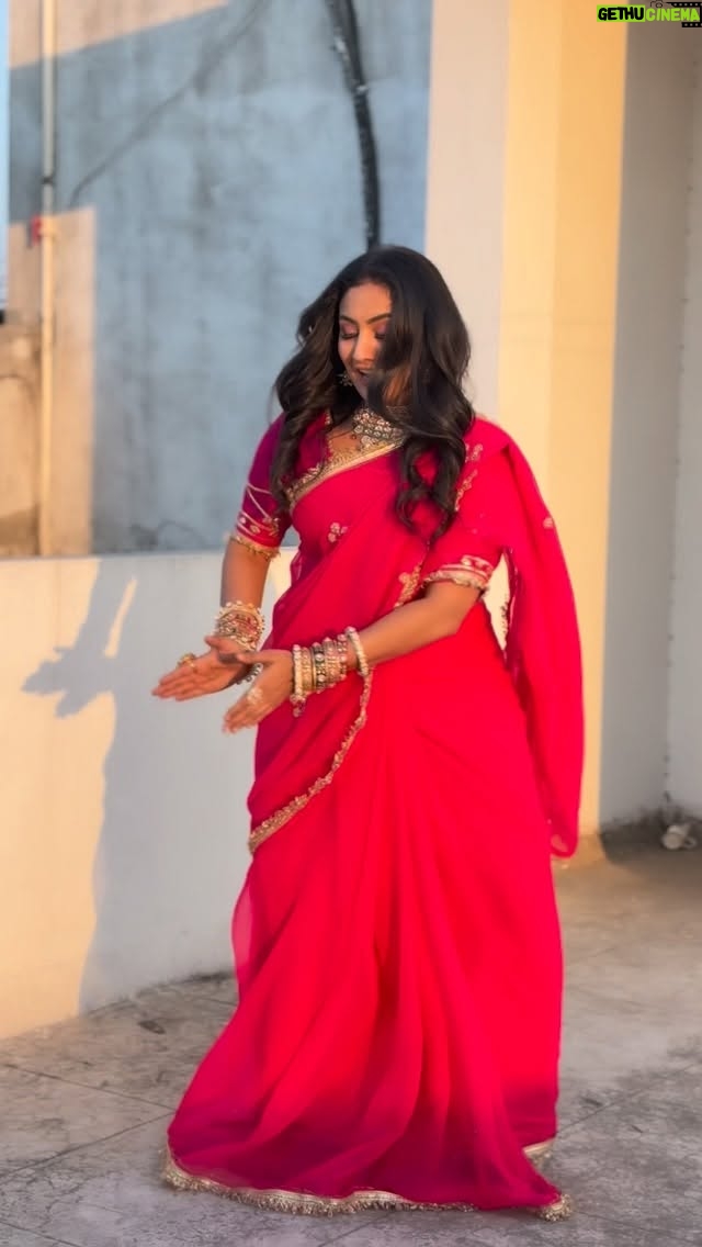 Isha Gangore - 3K Likes - wada nibhaungi 🌍❤️😘💋 @ishu_gangore 
saree @shree_creation_hub