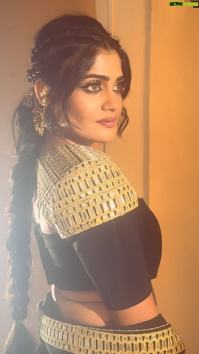 Isha Keskar - 74.2K Likes - 🐈‍⬛🔱♠️⚜️🖤

Team @brewbackersmedia 
Styled by @nehachaudhary_ 
MUA @truptihairstylist04 @sujit.jagtap11 
Shot by @ipshita.db