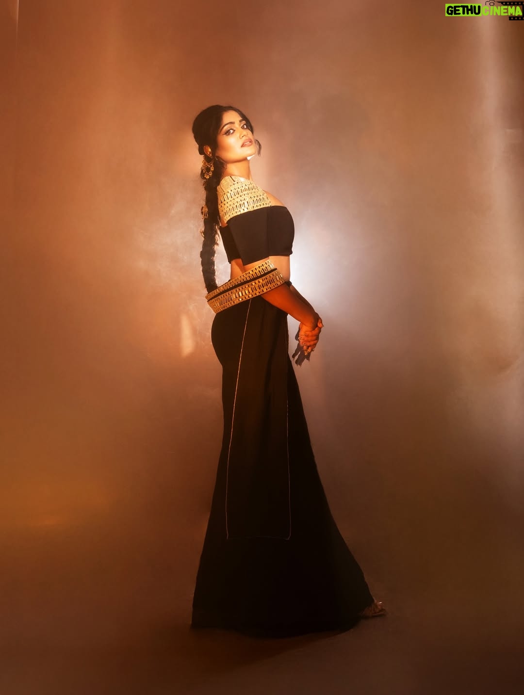 Isha Keskar - 69.4K Likes - 🐈‍⬛🔱♠️⚜️🖤

Team @brewbackersmedia 
Styled by @nehachaudhary_ 
MUA @truptihairstylist04 @sujit.jagtap11 
Shot by @ipshita.db