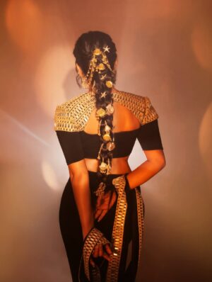 Isha Keskar Instagram - 🐈‍⬛🔱♠️⚜️🖤

Team @brewbackersmedia 
Styled by @nehachaudhary_ 
MUA @truptihairstylist04 @sujit.jagtap11 
Shot by @ipshita.db