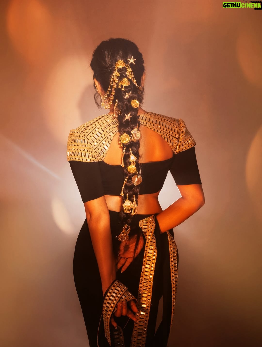 Isha Keskar - 69.4K Likes - 🐈‍⬛🔱♠️⚜️🖤

Team @brewbackersmedia 
Styled by @nehachaudhary_ 
MUA @truptihairstylist04 @sujit.jagtap11 
Shot by @ipshita.db