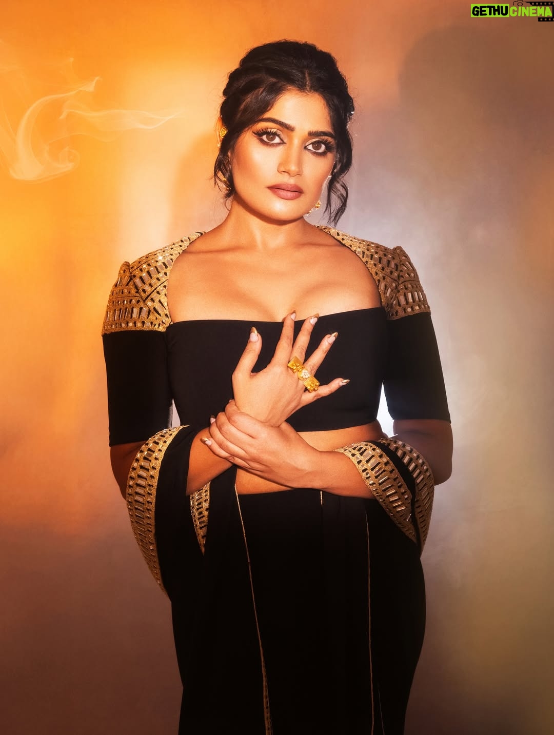 Isha Keskar - 69.4K Likes - 🐈‍⬛🔱♠️⚜️🖤

Team @brewbackersmedia 
Styled by @nehachaudhary_ 
MUA @truptihairstylist04 @sujit.jagtap11 
Shot by @ipshita.db