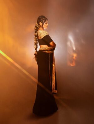 Isha Keskar Instagram - 🐈‍⬛🔱♠️⚜️🖤

Team @brewbackersmedia 
Styled by @nehachaudhary_ 
MUA @truptihairstylist04 @sujit.jagtap11 
Shot by @ipshita.db