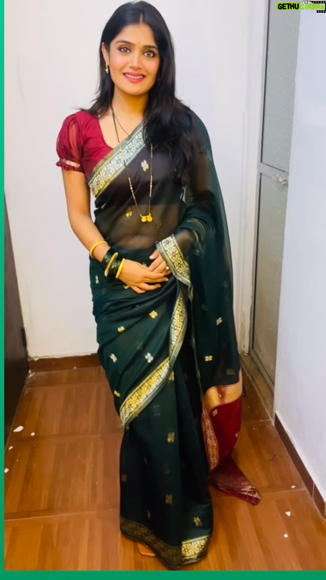 Isha Keskar - 82.2K Likes - कला ✨
अचानक निरोप घेतल्याबद्दल  मनापासून Sorry 🙏🏽
तुम्ही प्रेक्षकांनी केलेल्या प्रेमासाठी कायम ऋुणी राहीन 🙇🏽‍♀️🙌🏽
Thank you so much for everything ❤️🙏🏽

#kalakhare #kalachandekar #laxmichyapaulanni #actorslife #gratitude #agaauatiagaau
