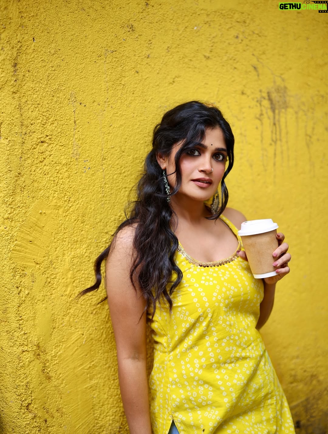 Isha Keskar - 151.7K Likes - 🌅   🌊  ☕️☕️☕️
 

Shot by @shrutisbagwe 
Hair @pasare.kalpana 
Managed by @brewbackersmedia 

#ishakeskar #cityofdreamsmumbai❤️