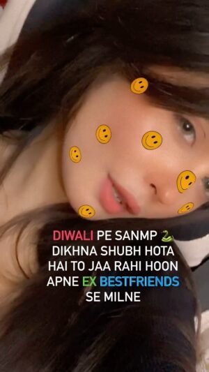 Ishika Choudhary Instagram - Late hogya par mil leti hoon 🌚😂

.

.

.

#instagram #insta #instadaily #instagood #reelsvideo #fyp #reels