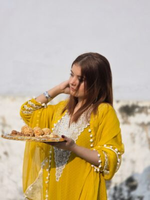 Ishika Choudhary Instagram - Happy Makar Sankranti 💛🌼

.

.

.

.

.

.

.

.

#makarsankranti #trending #festival #traditional