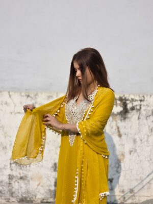 Ishika Choudhary Instagram - Happy Makar Sankranti 💛🌼

.

.

.

.

.

.

.

.

#makarsankranti #trending #festival #traditional