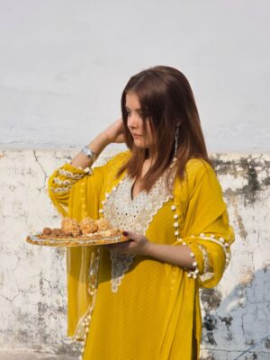 Ishika Choudhary Instagram - Happy Makar Sankranti 💛🌼

.

.

.

.

.

.

.

.

#makarsankranti #trending #festival #traditional