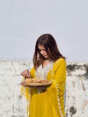 Ishika Choudhary Instagram - Happy Makar Sankranti 💛🌼

.

.

.

.

.

.

.

.

#makarsankranti #trending #festival #traditional