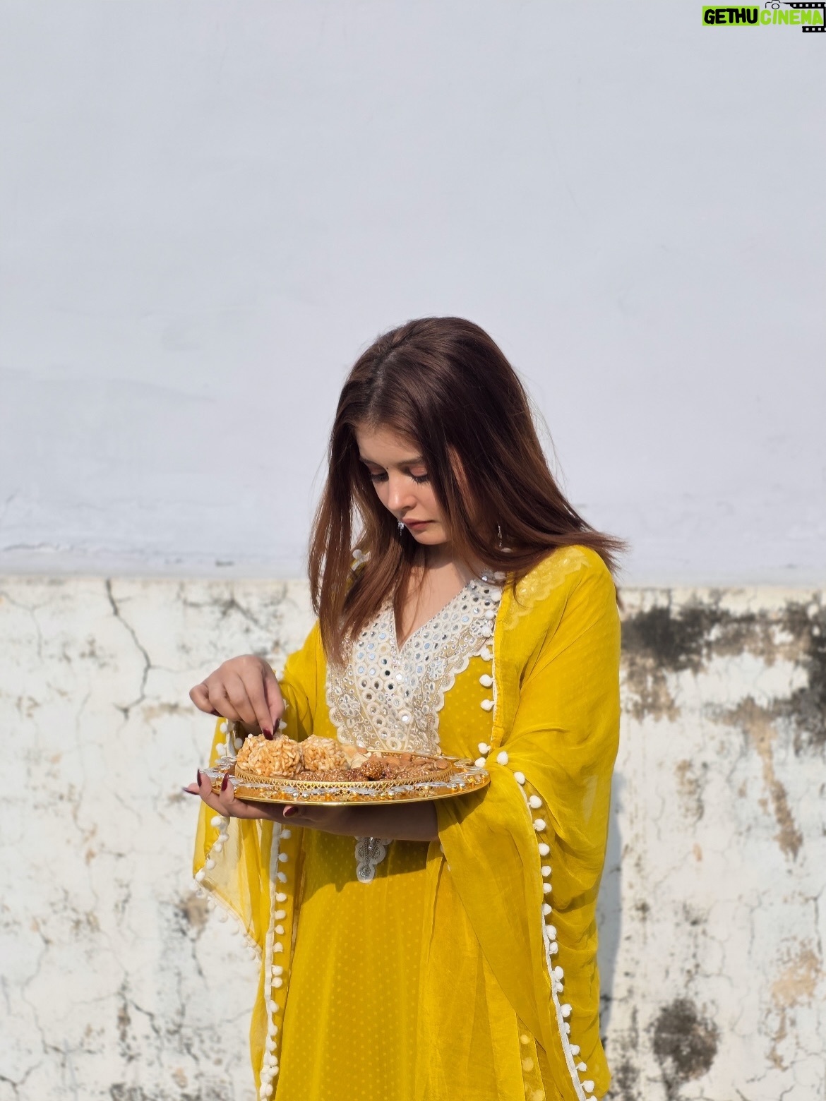 Ishika Choudhary - 4.5K Likes - Happy Makar Sankranti 💛🌼

.

.

.

.

.

.

.

.

#makarsankranti #trending #festival #traditional