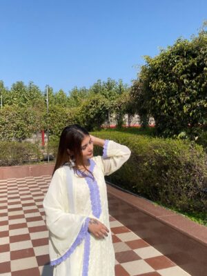 Ishika Choudhary Instagram - Aur Thoda Pyaar Jata naaa 🤍🦢

.

.

.

.

.

.

.

.

#foryou #fyp #trending