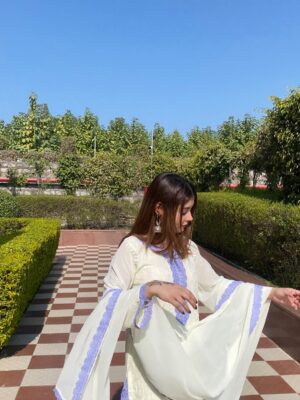 Ishika Choudhary Instagram - Aur Thoda Pyaar Jata naaa 🤍🦢

.

.

.

.

.

.

.

.

#foryou #fyp #trending