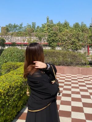 Ishika Choudhary Instagram - 😉🖤

.

.

.

.

.

.

.

.

.

#fyp #outfit #explore #foryou #love