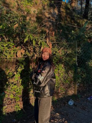Ishika bisht Instagram - Le chal kahi dur , samay ke paar ⏳
Best photographer 🙊 - @rohankukrejaaa
.
#mussoorie #landour #bishtji #uttarakhand #parvatokepaar #pahadi #picoftheday