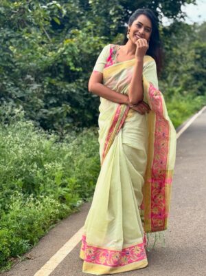 Ishita Varsha Instagram - Not so aesthetically pleasing but If I like it - I will post it! 😊

Earnings - @thespatika 

#ishitavarsha #thankyougenie🧞‍♀️ #blessedlife😇 #saree #sareelove❤️