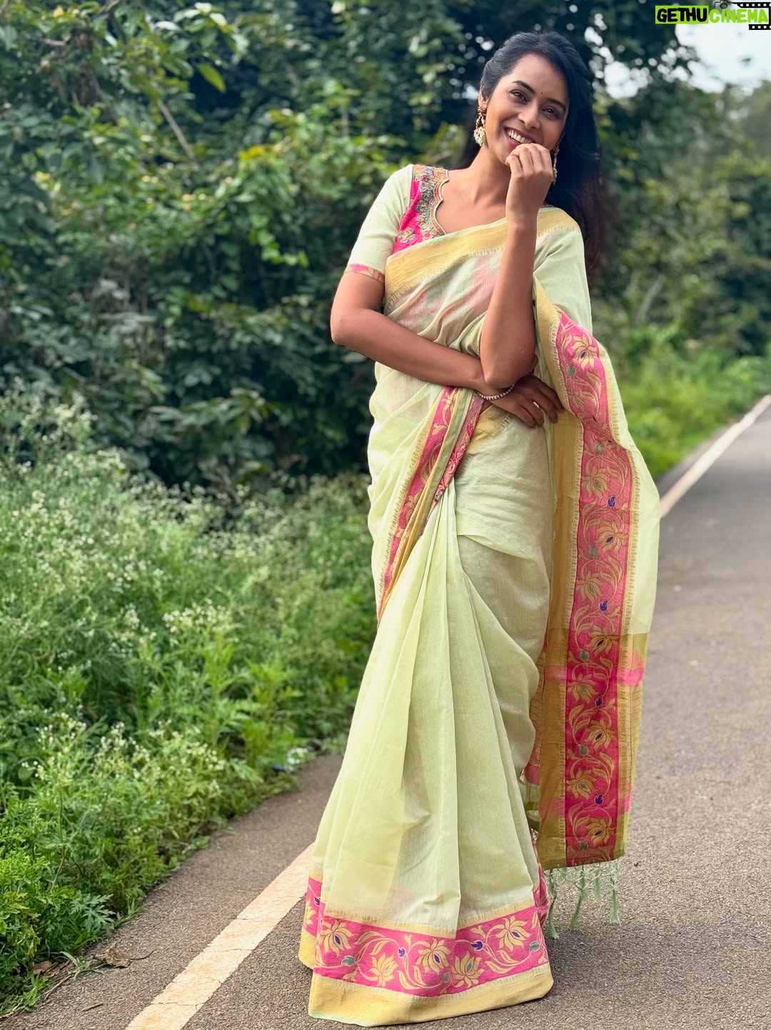 Ishita Varsha - 10.6K Likes - Not so aesthetically pleasing but If I like it - I will post it! 😊

Earnings - @thespatika 

#ishitavarsha #thankyougenie🧞‍♀️ #blessedlife😇 #saree #sareelove❤️