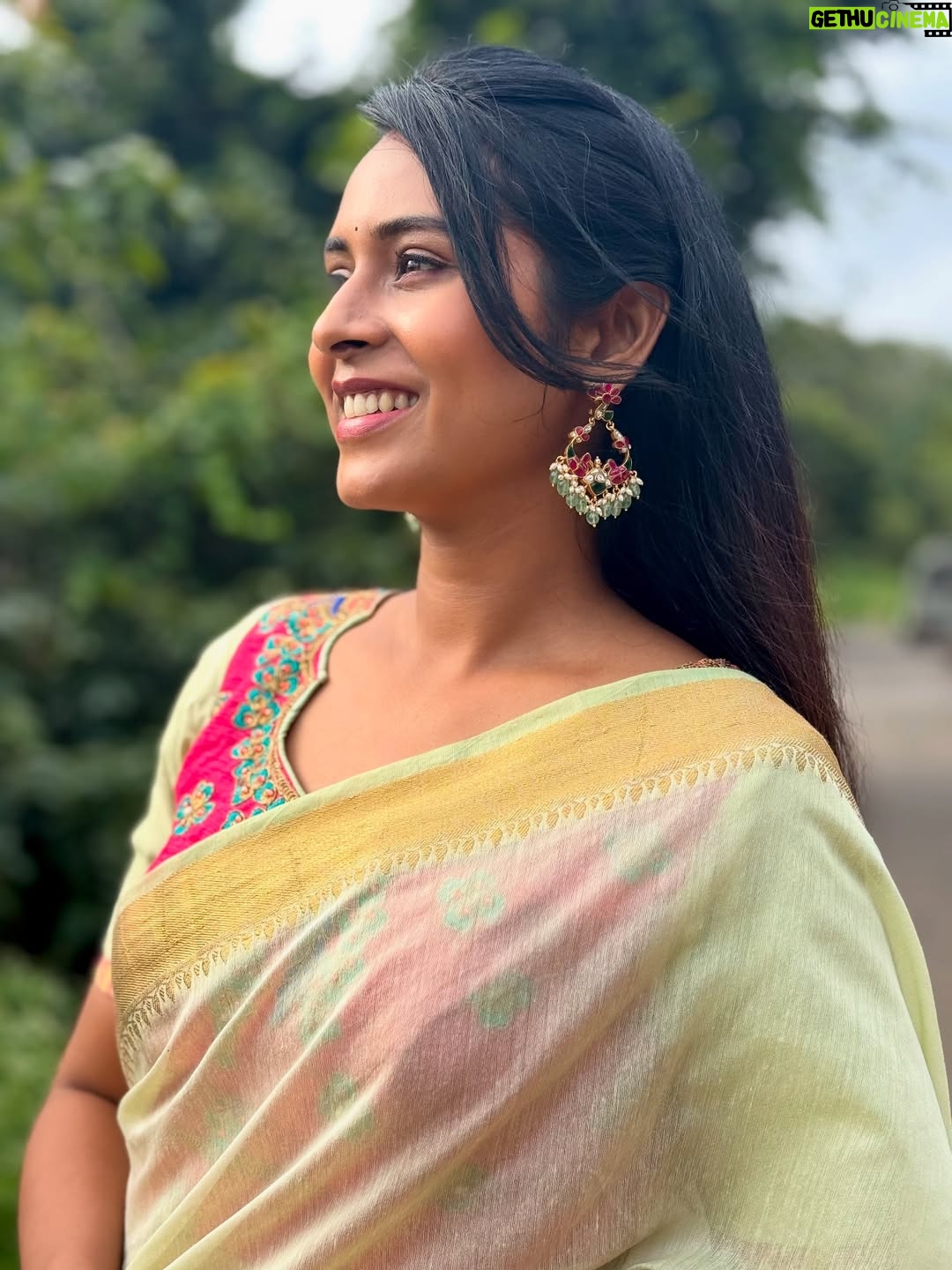 Ishita Varsha - 10.6K Likes - Not so aesthetically pleasing but If I like it - I will post it! 😊

Earnings - @thespatika 

#ishitavarsha #thankyougenie🧞‍♀️ #blessedlife😇 #saree #sareelove❤️