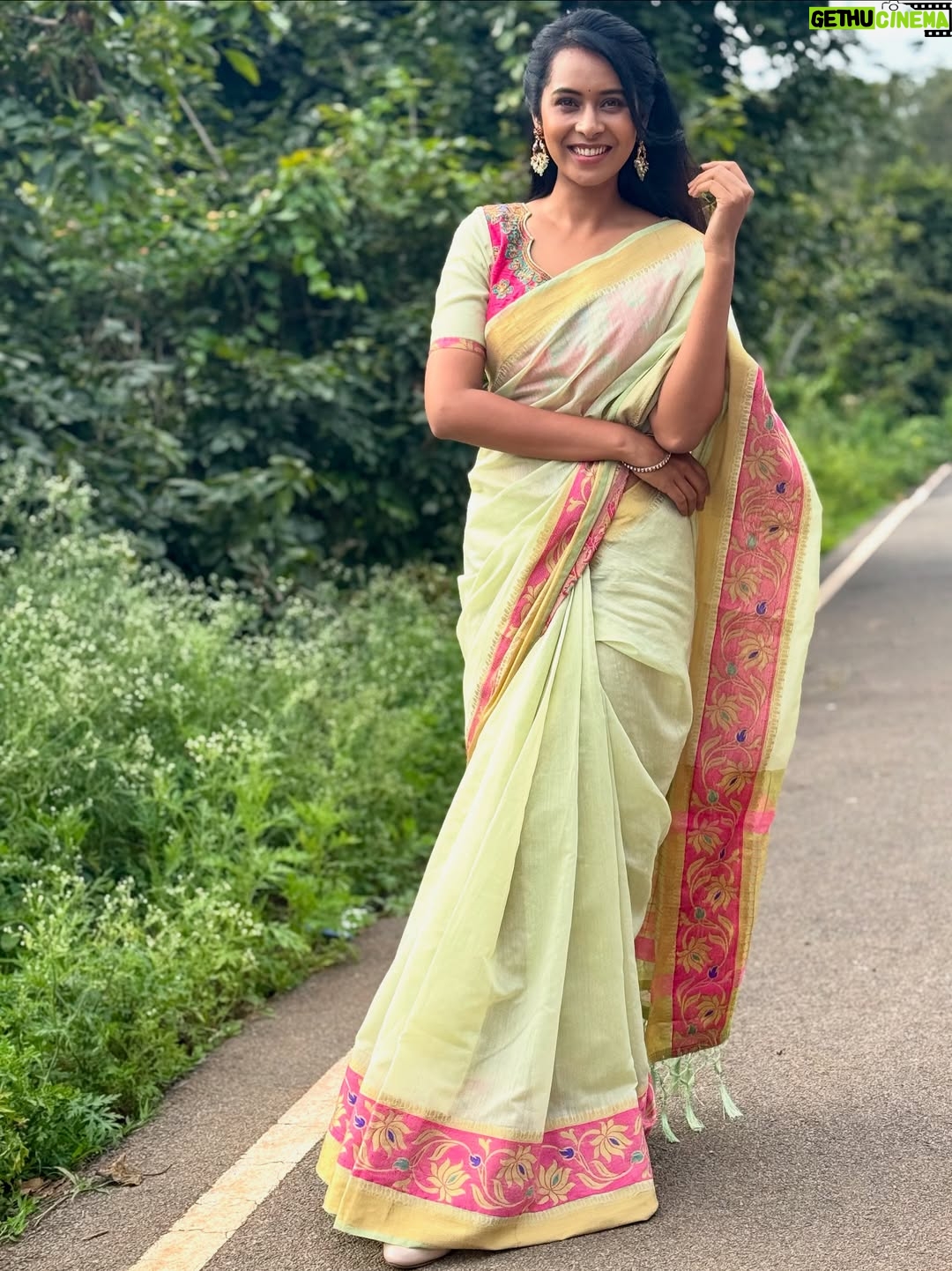 Ishita Varsha - 10.6K Likes - Not so aesthetically pleasing but If I like it - I will post it! 😊

Earnings - @thespatika 

#ishitavarsha #thankyougenie🧞‍♀️ #blessedlife😇 #saree #sareelove❤️