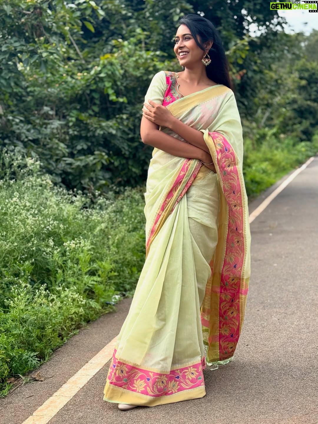 Ishita Varsha - 10.6K Likes - Not so aesthetically pleasing but If I like it - I will post it! 😊

Earnings - @thespatika 

#ishitavarsha #thankyougenie🧞‍♀️ #blessedlife😇 #saree #sareelove❤️